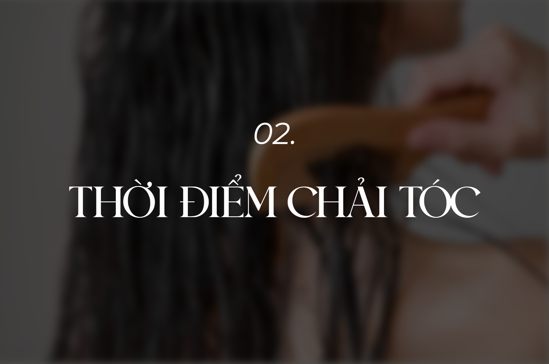 Thời điểm chải tóc. 