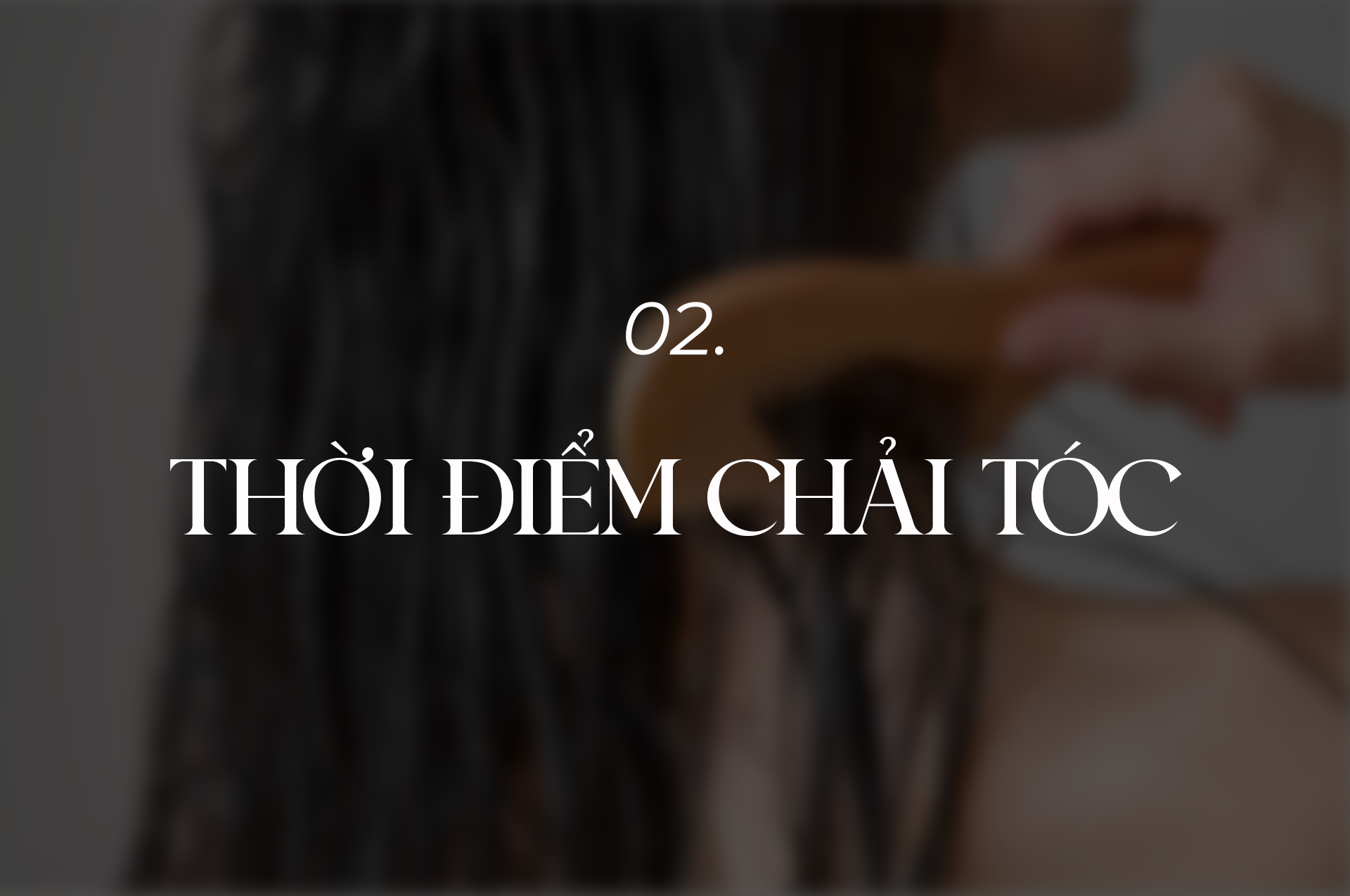 Thời điểm chải tóc.
